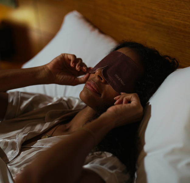 Place over eyes using ear loops and relax for up to 20 minutes.